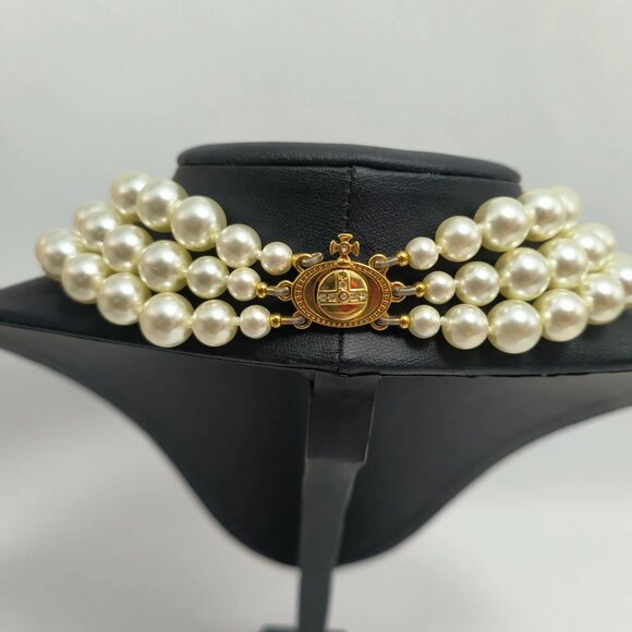 Vivienne Westwood Triple Pearl Necklace Gold Pendant - Picture 8 of 8